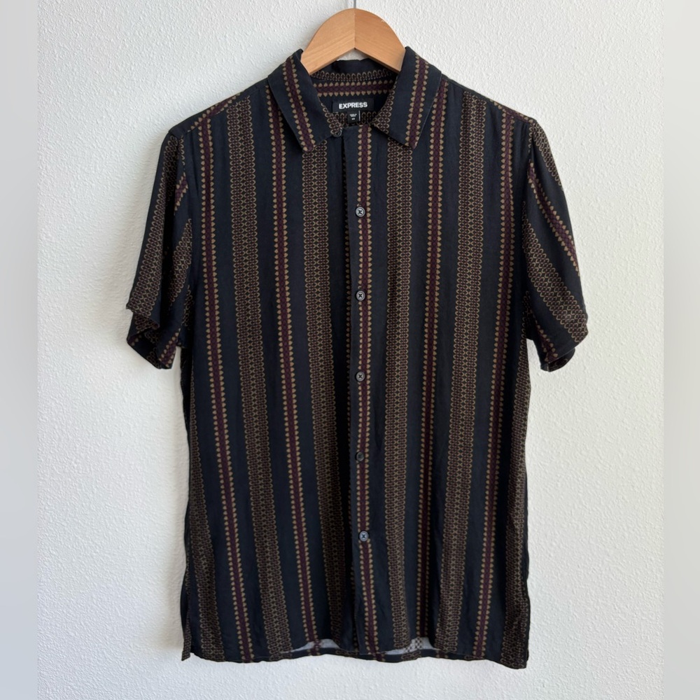 Men’s XS Express black abstract striped button down short sleeve shirt